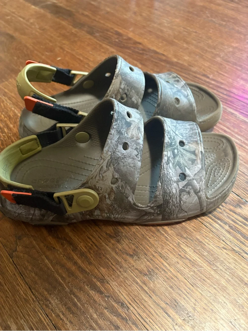 Crocs camo camoflauge sandals size men's 8 women's 10